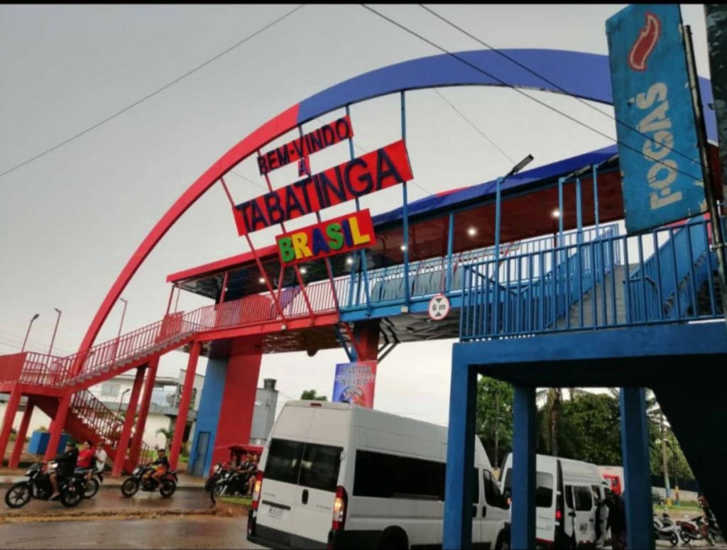 Puente de Tabatinga desde Colombia a Brasil